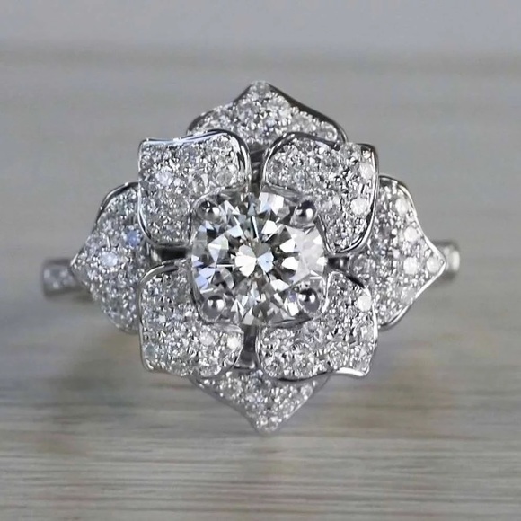 New 925 Silver Large Flower Diamond Ring - Picture 3 of 3